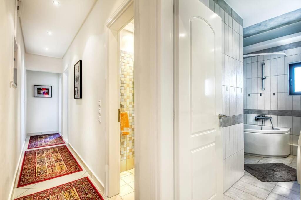 Spacious Apartment In Glyfada Close To The Sea 아테네 외부 사진